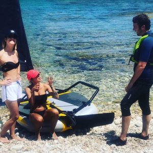 Amis autour du voilier gonflable Tiwal 3